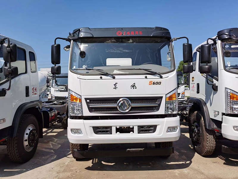 東風S600單橋5.5攪拌車