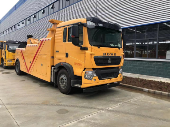 重汽豪沃拖吊聯體黃牌清障車
