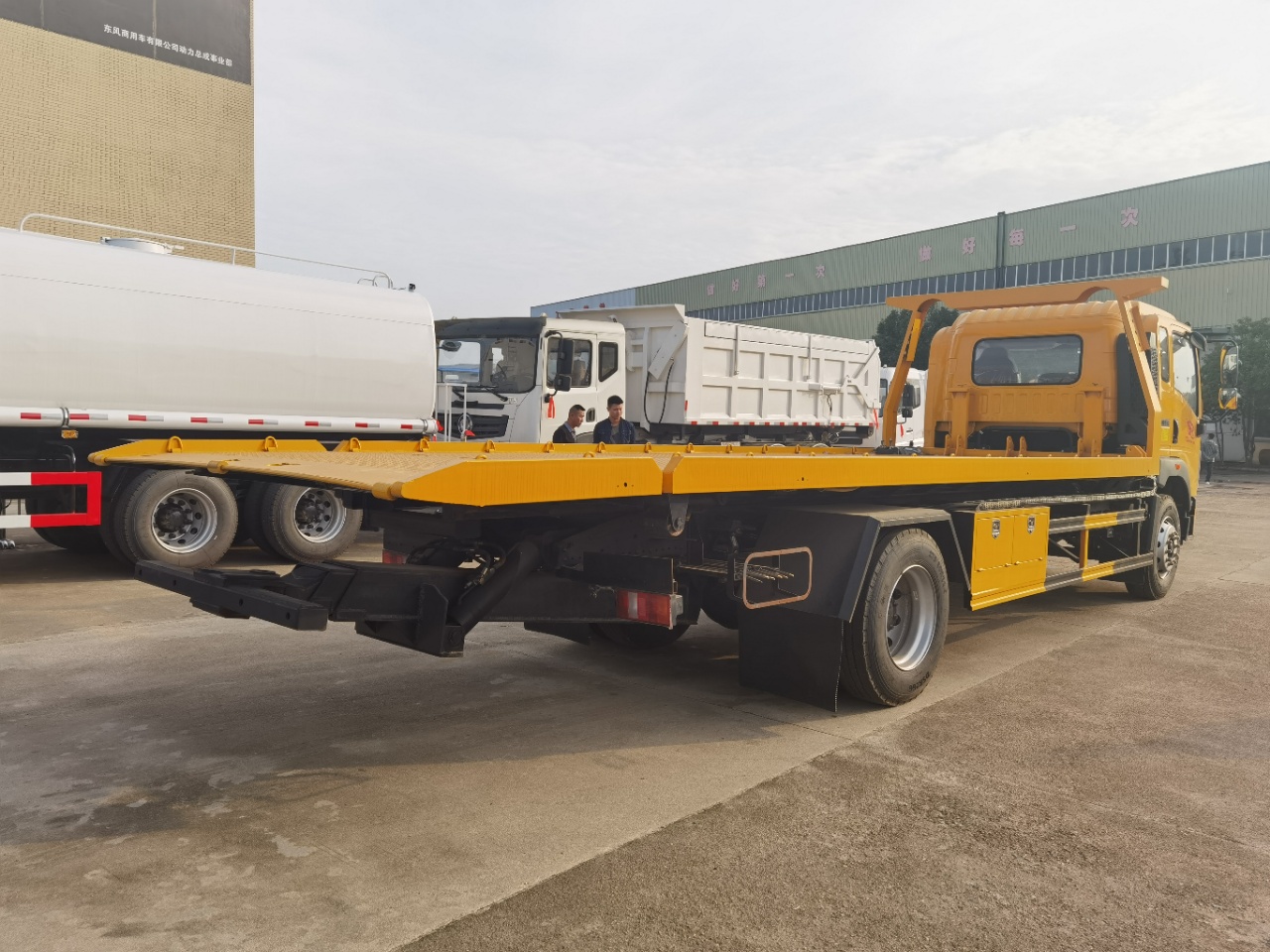 重汽豪沃黃牌清障車