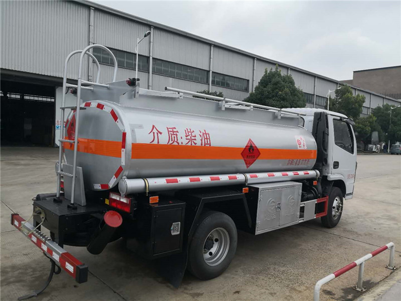 東風多利卡4.5方 加油車