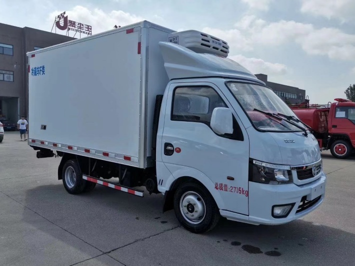 東風汽油后雙輪冷藏車