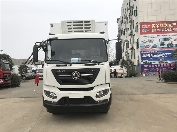 東風天錦小三軸7.7米冷藏車