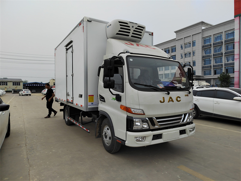 江淮帥鈴E4.2米可拆卸式肉鉤冷藏車